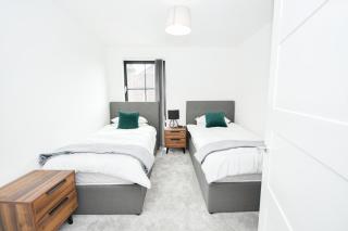 Modern 3BR & 2BA with Free Parking, Manchester M4 - 4