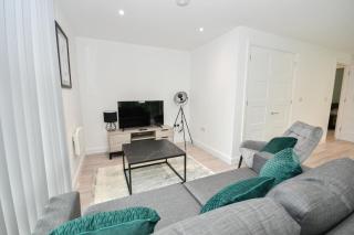 Modern 3BR & 2BA with Free Parking, Manchester M4 - 9