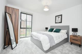 Modern 3BR & 2BA with Free Parking, Manchester M4 - 2