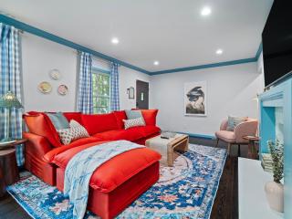 Renovated Cottage - Game Room - Fire Pit - Sleeps 8 - 2