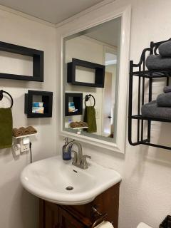 Steps to the Beach and 5-Min Walk to bites and bars - 3