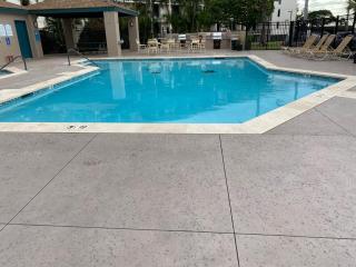 Steps to the Beach and 5-Min Walk to bites and bars - 1