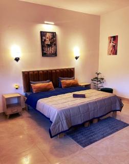 Embassy Loagde Inn - 0