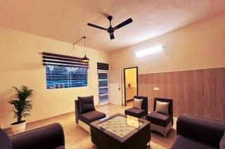 Embassy Loagde Inn - 6