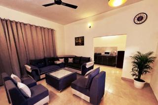 Embassy Loagde Inn - 1