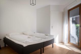 Modern Apartment by the Mermaid Statue - 7