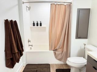 Modern Oasis 10 Min from Disneyland With Pool & GYM - 3