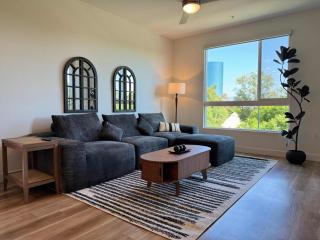Stunning Haven with Pool Gym Parking Close to Disneyland - 0