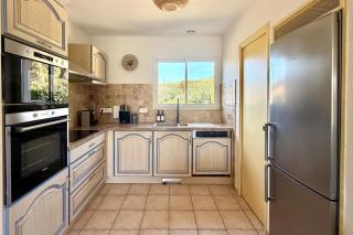 Comfortable Villa with Pool Near Cala Rossa & Pinarello Beaches - 5