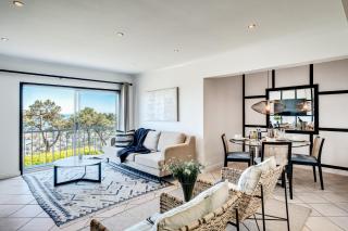 Chic 2bed in Camps Bay w Sea Views Bayview Rise - 0