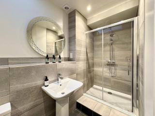 Flat 2, Waterloo Apartments - 3