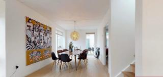 Luxury Executive Harbour Penthouse - 8
