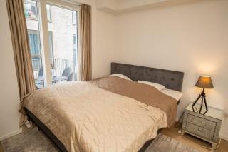 Luxury Executive Harbour Penthouse - 7