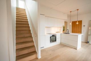 Luxury Executive Harbour Penthouse - 2