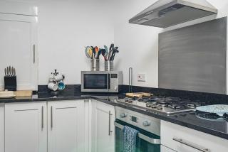 Fabulous seafront house with free parking - 6