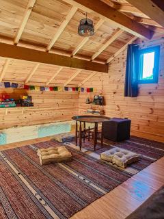 Jolie petite maison en bois - 8