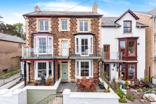 Fabulous seafront house with free parking - 9