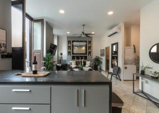 B&W, 2BR, Near Beach, WIFI, AC in Old San Juan - 4