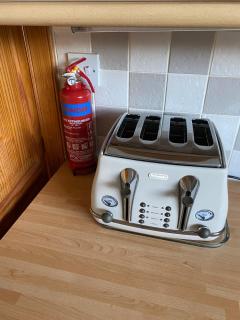 2 bedrooms in a house with free parking - 1