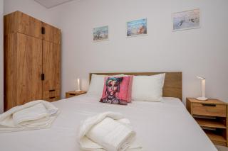 Central 2 BR Apartment - 2