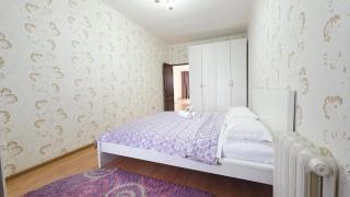 36 ШИКАРНЫЙ ВИД на Байтерек 3х комн кв с 3мя кроватями и раскладным диваном на 1-8 человек - 1