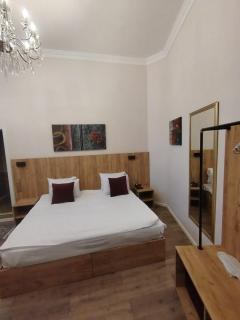 L10nd-on Hotel - 1
