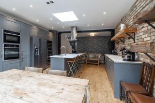 Spacious 5 Bedroom Home with Garden in Tooting - 9