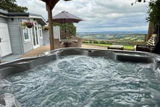 1 Bed Cabin-Sleeps 2 Hot Tub Garden Pets Views - 6