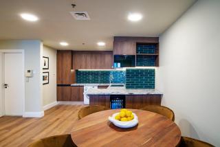 Stylish 2BR Balcony Palm Jumeirah Views - 5