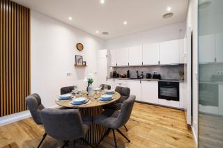 Luxeriöses 3 Zimmer Apartment l Terrasse l Küche l Balkon l Parkplatz l Netflix l 110 m2 - 3