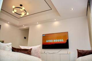 Zuri luxury suite at oak classic residency, Kilimani - 5