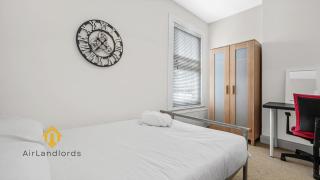 Spacious 3 Bedroom Flat in Kingston Town! - 7
