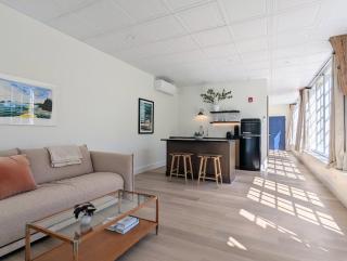 The Optimist Guesthouse | 1 - 2