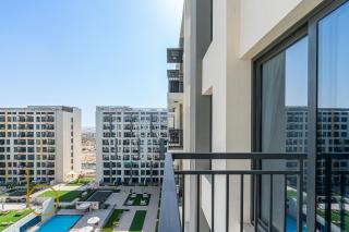 Bookable 1 Bed Liva Tower with Pool & Garden - 4