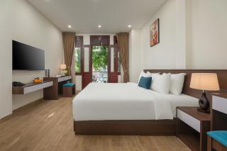 Queen Cafe Hotel - 2