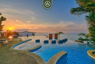 1 BR Condo - Amazing Sunsets From the Roof - Pool - 0