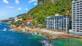 Oceanfront 2 BR Condo with Spectacular View - Pool - 0