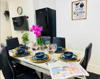 The Anfield Snug Terraced, 3 Bedroom Home with Ensuite & Free On-Street Parking - 7