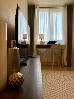 Spacious 1 Bedroom Condo in the Heart of Downtown - 6