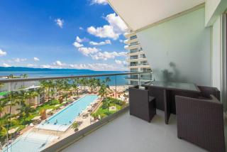 Oceanview 3BR Apt with Beach Access - Pool - Gym - 0