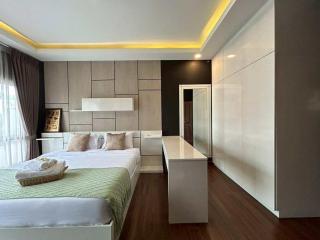 Private house in the city for Fam - 4