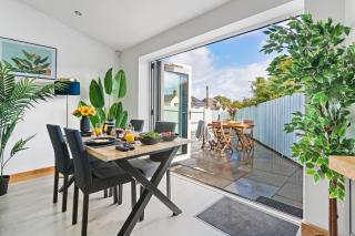 Stylish cottage with log burner & parking - 7