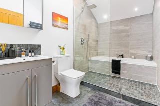 Stylish cottage with log burner & parking - 2