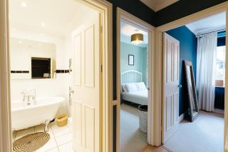 Gorgeous Hideaway in Classy Clifton - 5