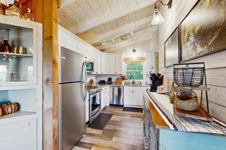 Tree Top Cabin - 3