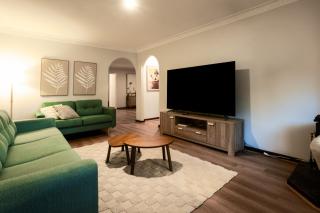 Pet Friendly 2BR Family home in Shenton Park - 3