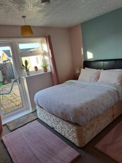 Skegness, peaceful, bungalow, king bed, parking - 1