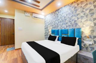 FabHotel Raas Plaza - 0