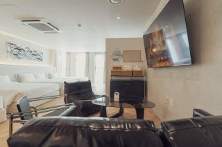 Ravenna-pickup service 1 minute from deoksugung Palace 5 minutes from cheonggyecheon 10 minutes from namdaemun kids welcome free luggage storage - 9