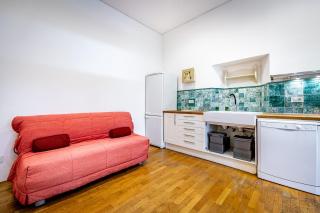 YD Bright 2-Bedroom Retreat with Elevator - 1